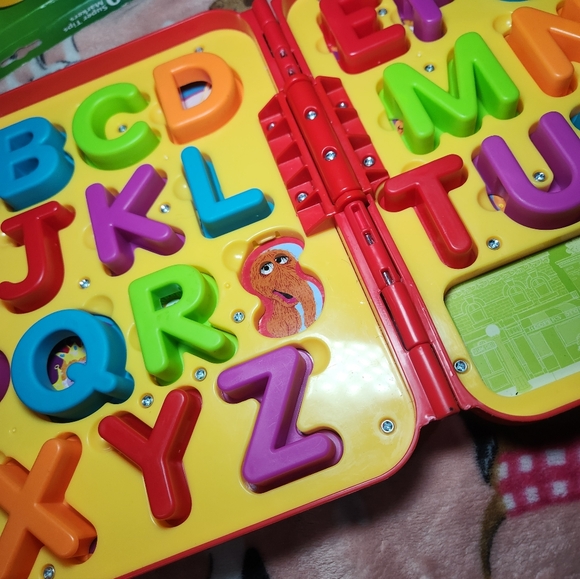 Sesame Street Elmo's On The Go Letters 2017 - Picture 10 of 12